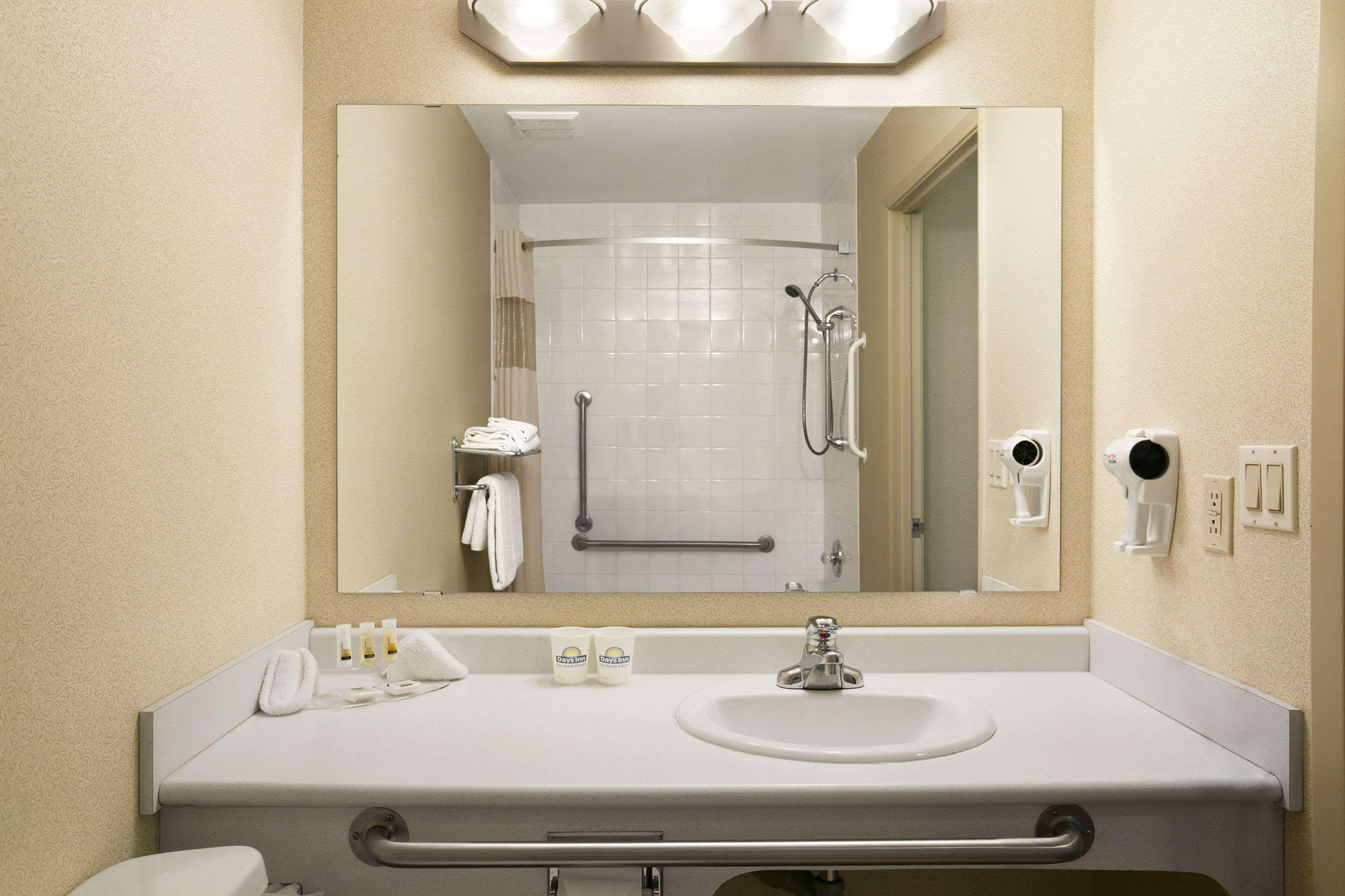 Days Inn By Wyndham Moose Jaw Eksteriør bilde